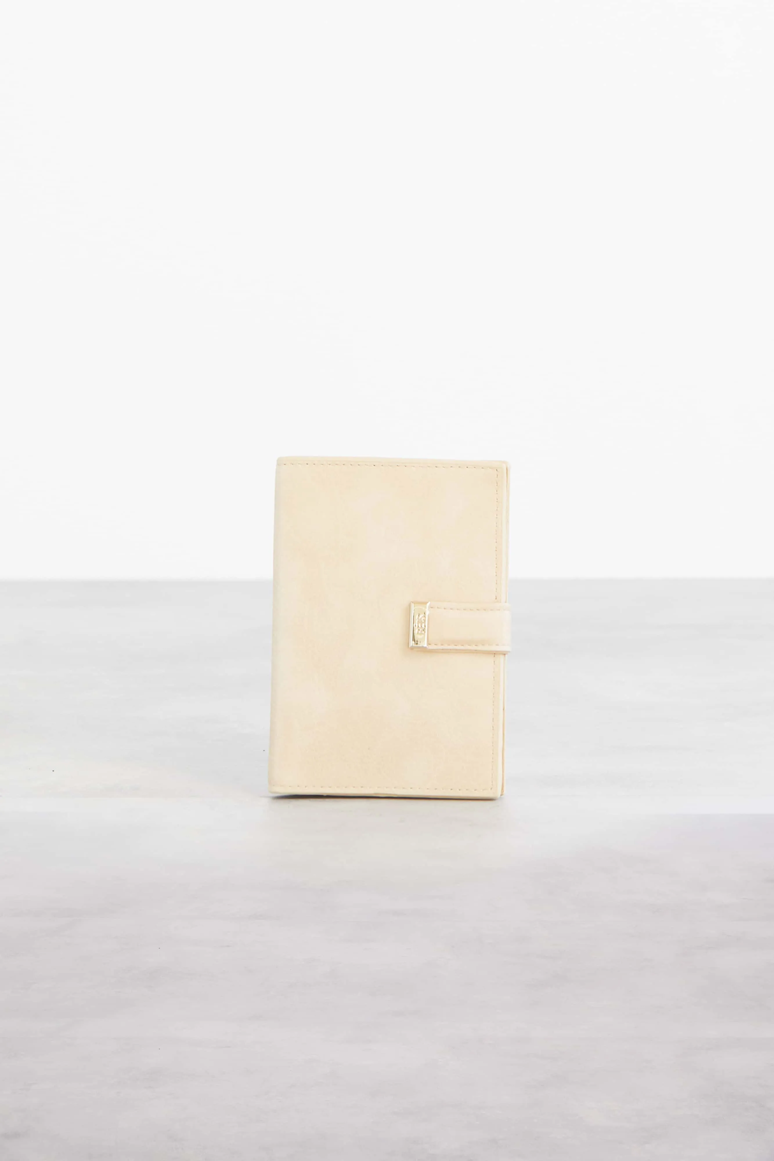 The Passport & Luggage Tag Set in Beige